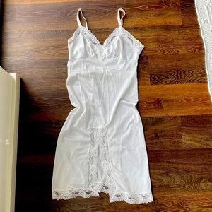 60s Vintage White Slip 🤍